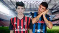 Bocah Pemain Muda AC Milan Dua pemain muda AC Milan di stadion, satu tersenyum dan satu berpose tidur.
