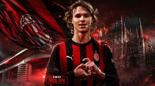 Pemain muda AC Milan dengan seragam merah hitam di stadion.