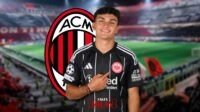 Pemain Muda Menjanjikan AC Milan Pemain muda AC Milan di stadion dengan logo klub di latar belakang.