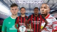 Duel pemain sepak bola AC Milan dan lawan di stadion Napoli.